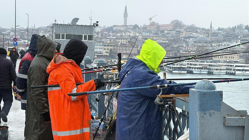Balık tutkunları kar yağışı dinlemedi - Resim: 3
