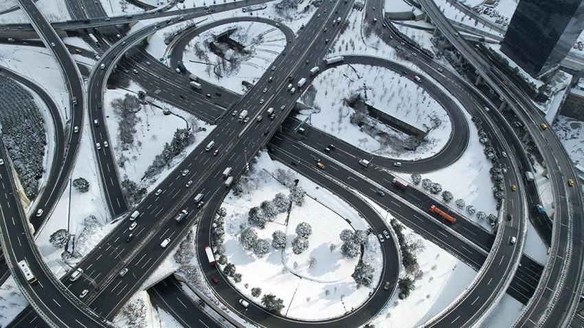 Karla kaplanan İstanbul'da yollar boş kaldı - Resim: 3