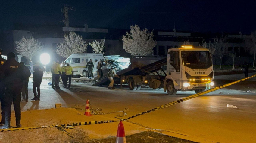 Kahreden kaza kamerada: Bir polis memuru şehit düştü - Resim: 1