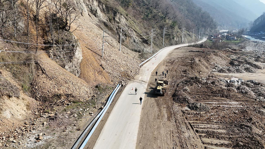 Düzce'de heyelan kabusu: 4 köy ve 2 mahallenin yolu trafiğe kapandı - Resim: 3