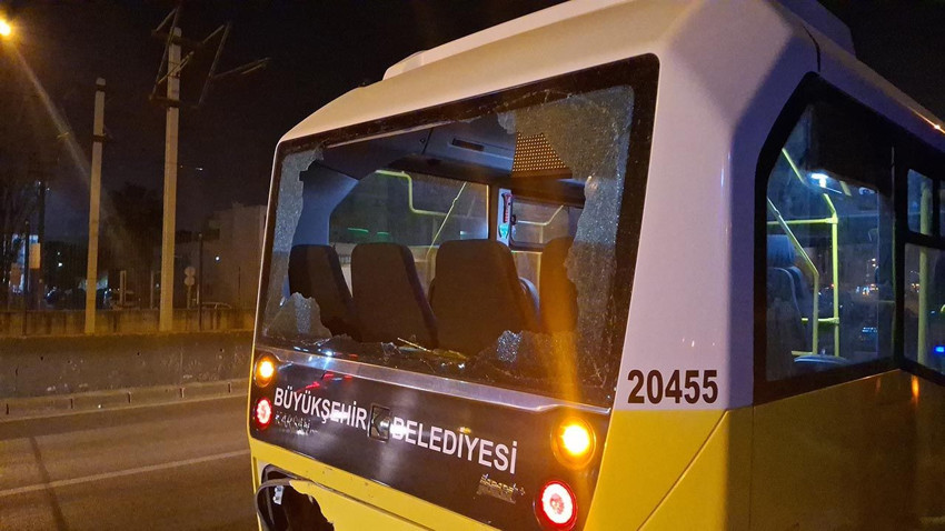 Otomobil, halk otobüsüne çarptı: Yaralılar var - Resim: 4