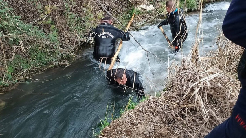 Kayıp olarak aranırken cansız bedeni dere yatağında bulunulan 4 yaşındaki Nazlı'ya son veda - Resim: 1