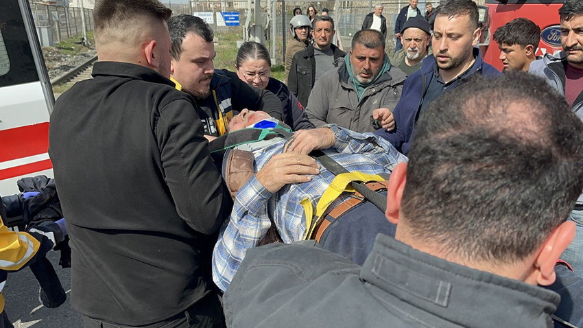 Hemzemin geçitte kaza kamerada: Bisikletli yaşlı adama tren çarptı - Resim: 1