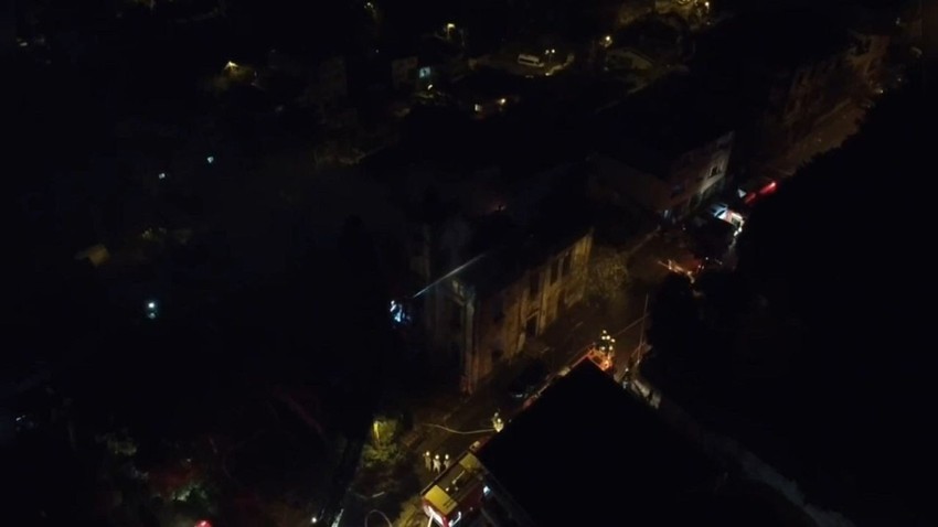 İstanbul'un tarihi binası alevlere teslim oldu - Resim: 4