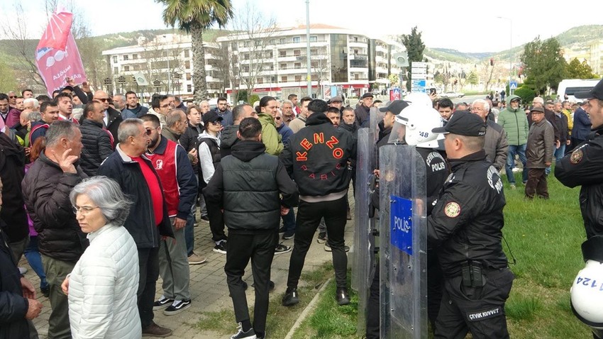 İmamoğlu protestosuna biber gazlı müdahale - Resim: 2