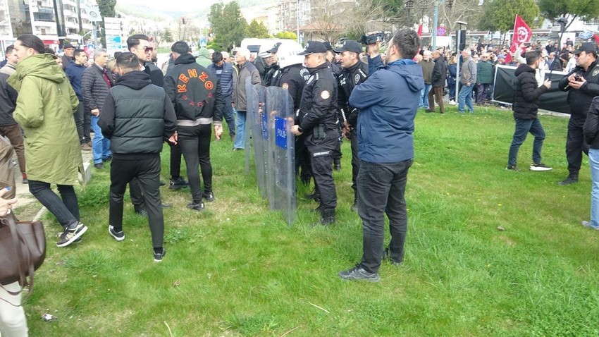 İmamoğlu protestosuna biber gazlı müdahale - Resim: 3