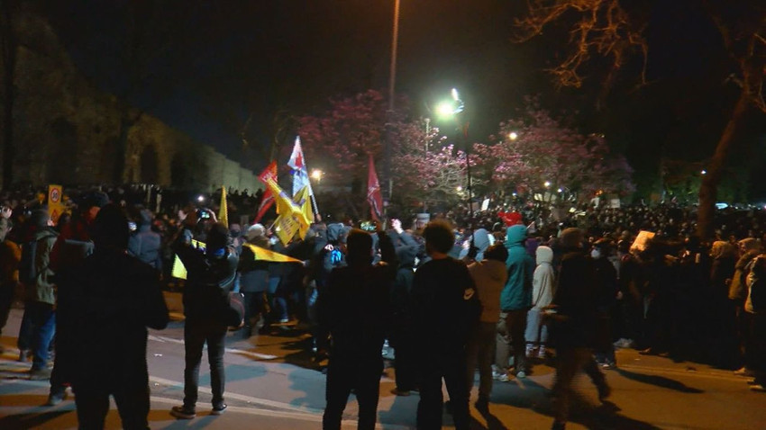 Saraçhane fena karıştı; göstericiler İBB binasına sığınmak zorunda kaldı - Resim: 1