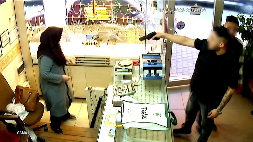 Korkak hırsızların kuyumcudaki silahlı soygun girişimi kamerada! - Resim: 2