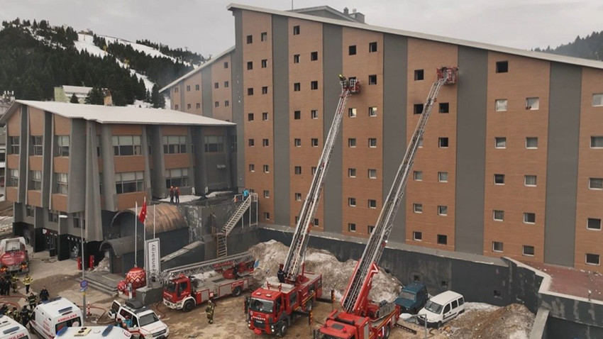 Uludağ'da alevlere teslim olan ve 2 kişinin öldüğü otelin son hali ortaya çıktı - Resim: 3