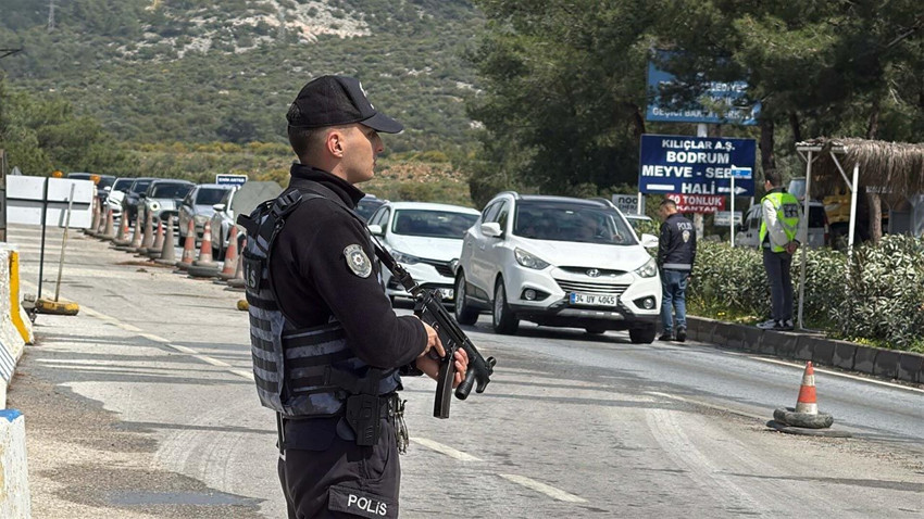 Yine bayram tatili yine aynı manzara: 24 saatte 10 bin araç giriş yaptı - Resim: 3