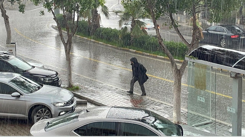Hava sıcaklıkları düşüyor, bir yandan sağanak yağış diğer yandan çöl tozu geliyor - Resim: 3