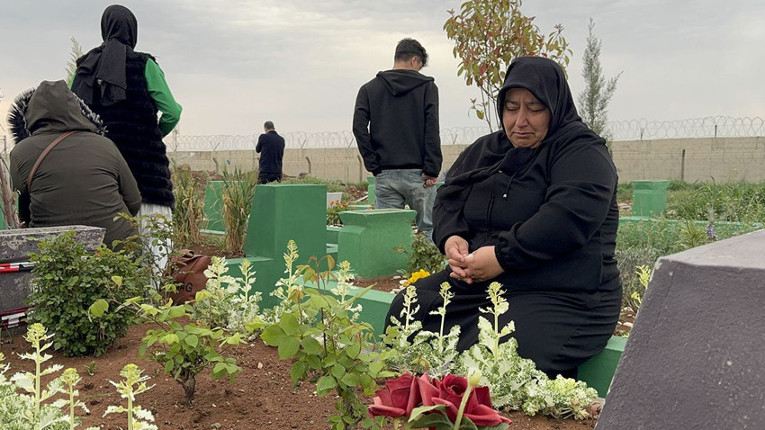Diyarbakır’da Narin ve Rojin’in mezarlarına ziyaretçi akını - Resim: 3