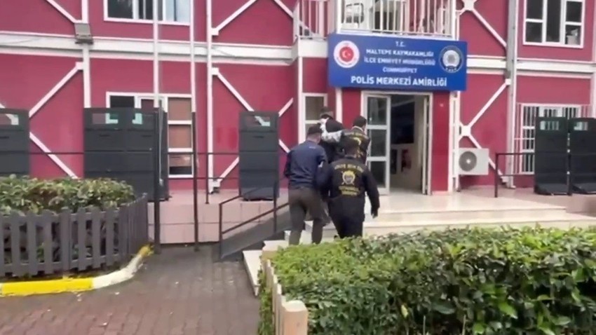 Maltepe mitinginde gözaltı: Üzerlerinden polis kimlikleri ve silah çıktı - Resim: 1