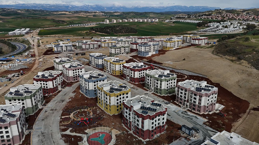 Depremzedeler için yapılan kalıcı konutlarının son durumu görüntülendi - Resim: 1