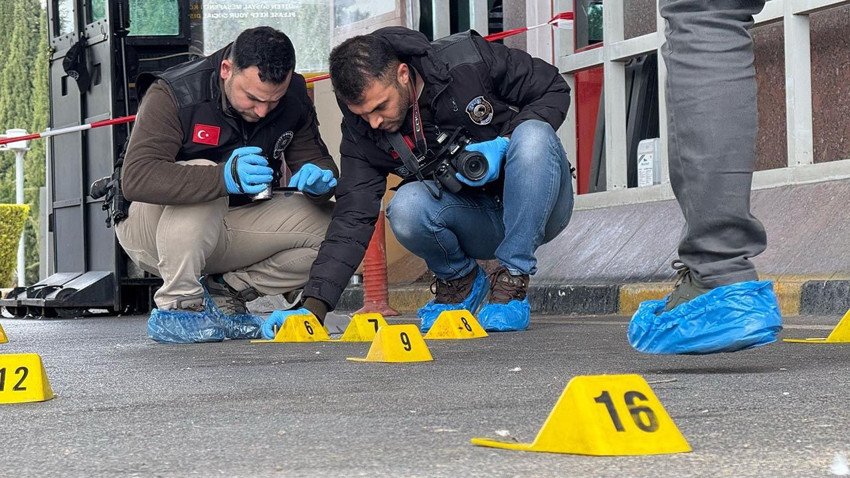 Gaziantep Havalimanı'nda silah sesleri: Yaralılar var - Resim: 2