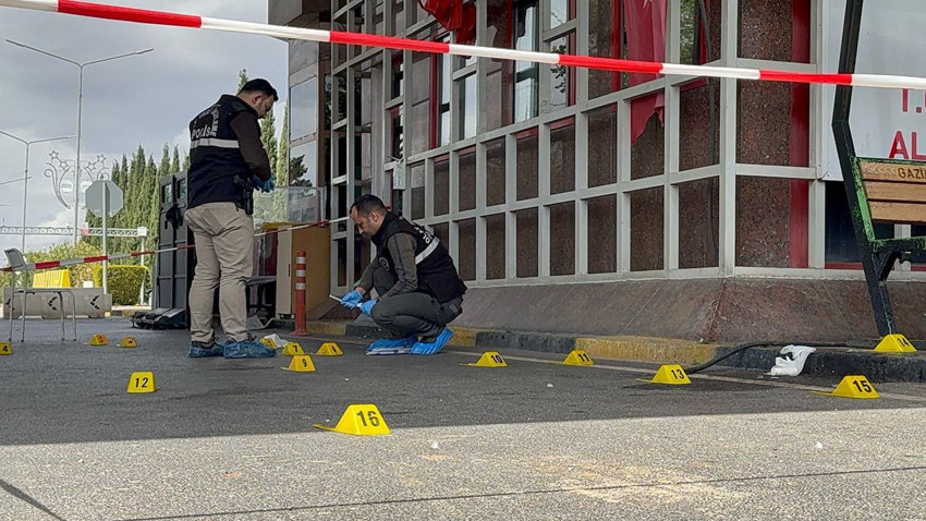 Gaziantep Havalimanı'nda silah sesleri: Yaralılar var - Resim: 3