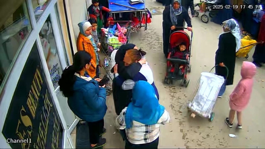 Akılalmaz hırsızlık anı kamerada, çaldığı telefonu geri verdi ama... - Resim: 2