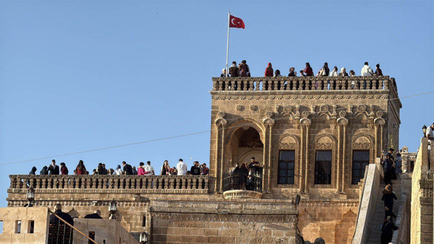 Çekilen Uzak Şehir dizisi Mardin'e doping etkisiyle gökten turist yağdırdı - Resim: 1