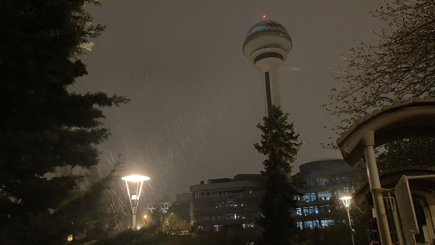Ankara'da Nisan karı sürprizi... Başkentliler bembeyaz bir güne başladı - Resim: 1