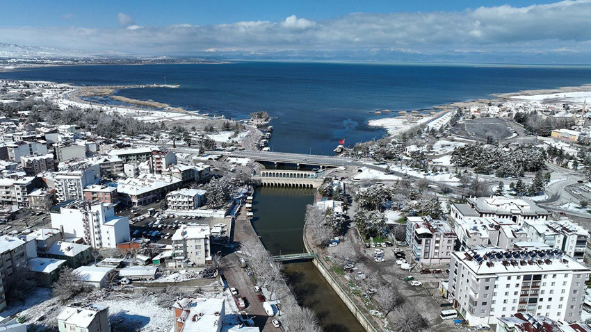 Kışın yağmayan kar nisan ayında yağdı: Bir kent beyaza büründü - Resim: 1