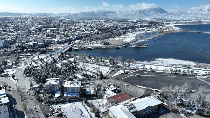 Kışın yağmayan kar nisan ayında yağdı: Bir kent beyaza büründü - Resim: 3