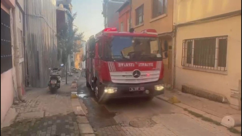 İstanbul'da bir binada kısmi çökme - Resim: 2