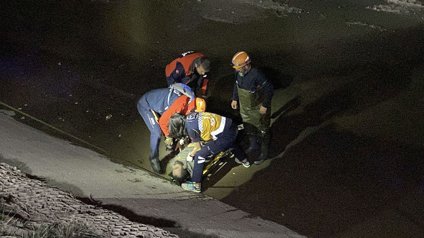 Suyu olmayan Porsuk Çayı'na balıklama atladı, sonu bu oldu - Resim: 1