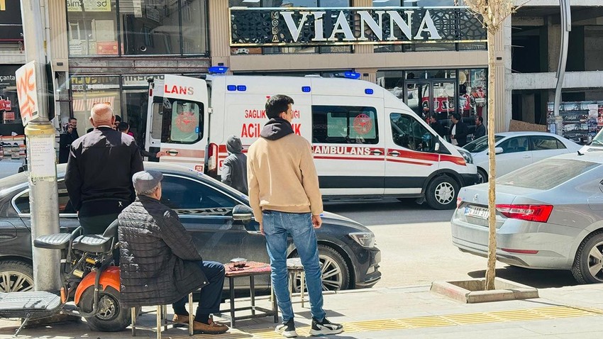 Güpegündüz mağazaya silahlı saldırı: Ölü ve yaralılar var - Resim: 1