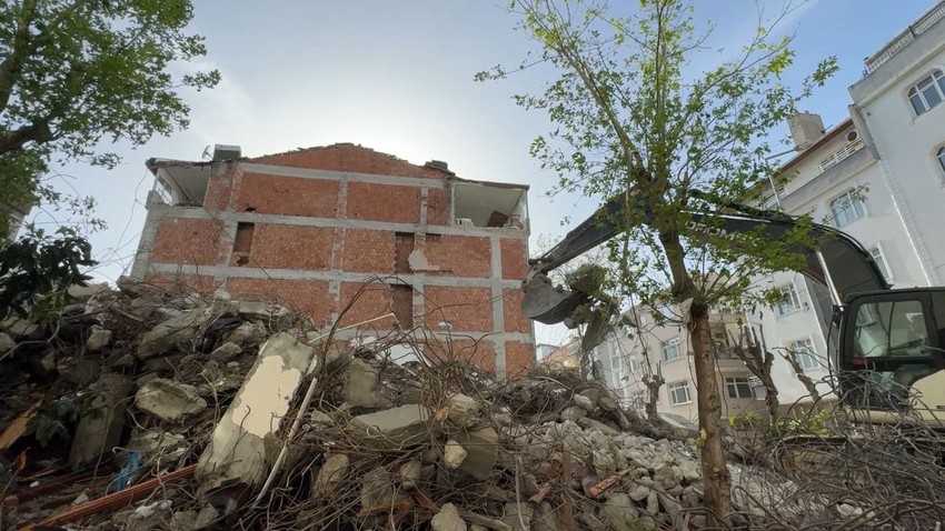 İstanbul'daki yıkımla ortaya çıktı: Meğer bu bina yıllardır duvarsızmış - Resim: 4
