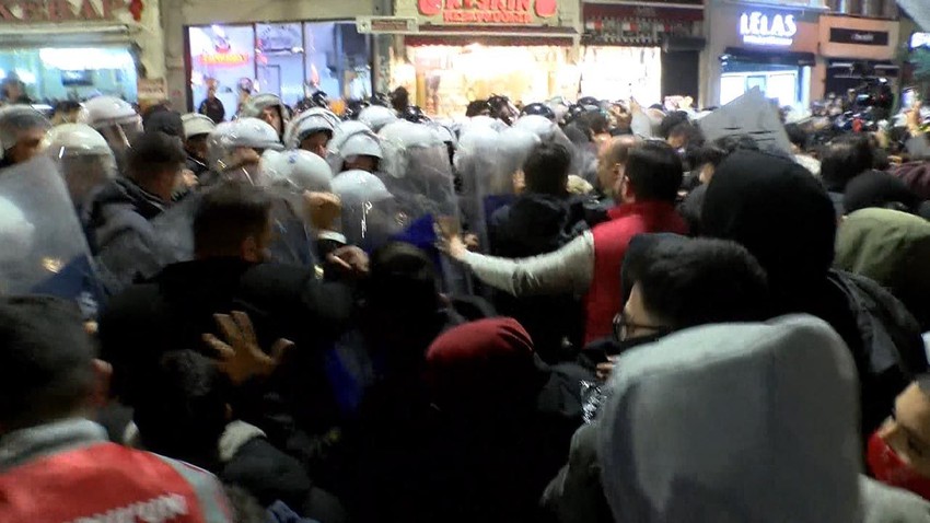 Taksim karıştı! CHP'nin Filistin yürüyüşüne polis müdahalesi - Resim: 4