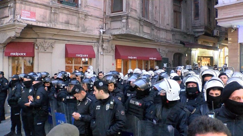Taksim karıştı! CHP'nin Filistin yürüyüşüne polis müdahalesi - Resim: 2