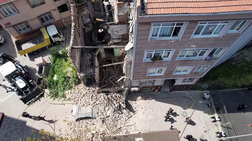İstanbul'da depremde hasar alan metruk bina yıkıldı - Resim: 2