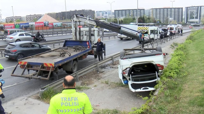 İstanbul'da zincirleme kazada can pazarı: Çok sayıda yaralı var - Resim: 2