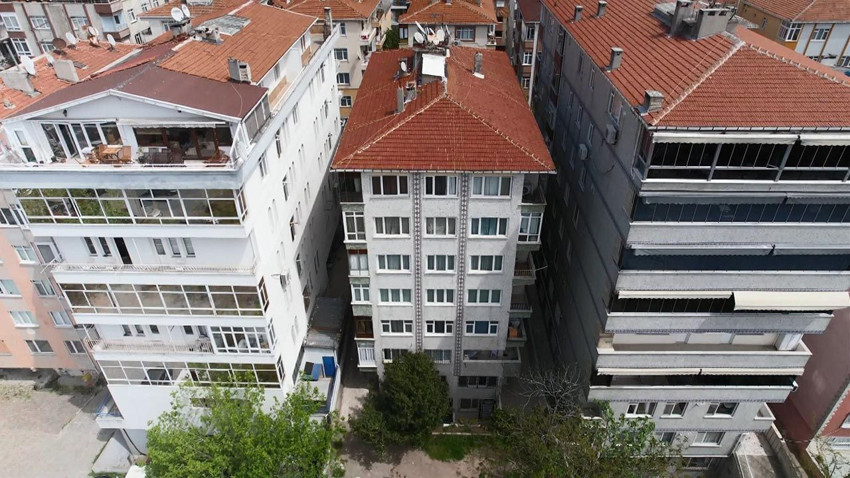 İstanbul'da ekipler alarma geçti: 6.2'lik deprem sonrası riskli binalar boşaltılıyor - Resim: 3