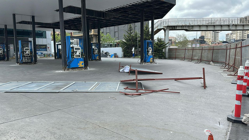 İstanbul'da fırtınada uçan panolar bir kişiyi yaraladı - Resim: 3