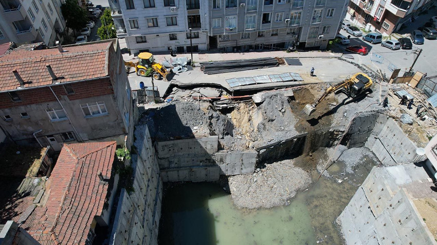 İstanbul'da Sarıyer'in ardından Gaziosmanpaşa'da da yol çöktü, 2 bina tahliye edildi - Resim: 2