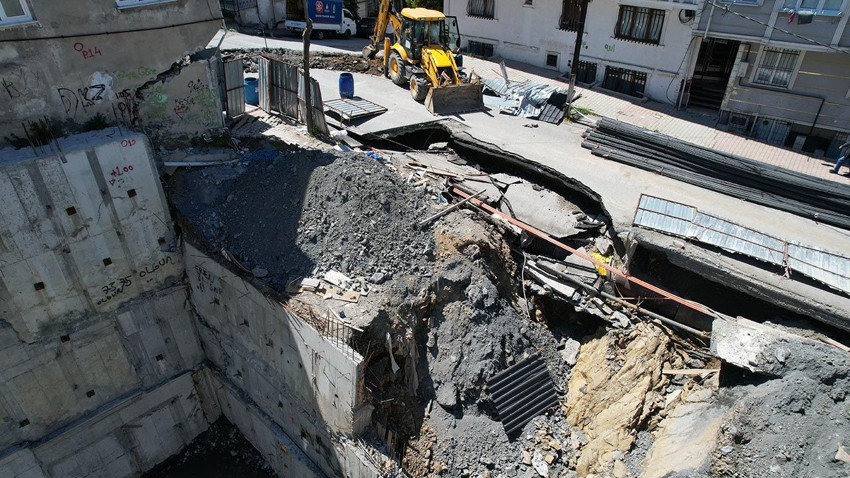 İstanbul'da Sarıyer'in ardından Gaziosmanpaşa'da da yol çöktü, 2 bina tahliye edildi - Resim: 4