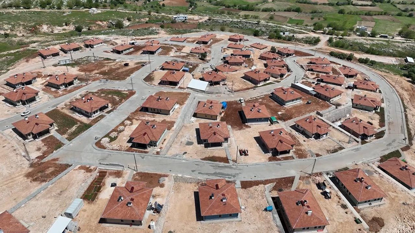 6 Şubat depremlerinde yerle bir olan köy baştan inşa edildi: ''Burası köy değil Paris olmuş'' - Resim: 1