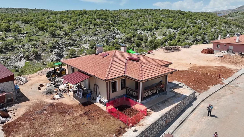 6 Şubat depremlerinde yerle bir olan köy baştan inşa edildi: ''Burası köy değil Paris olmuş'' - Resim: 3