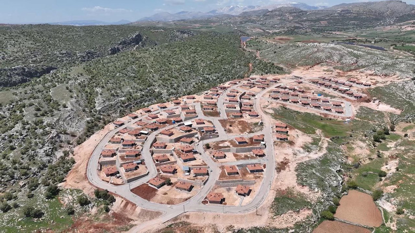 6 Şubat depremlerinde yerle bir olan köy baştan inşa edildi: ''Burası köy değil Paris olmuş'' - Resim: 2