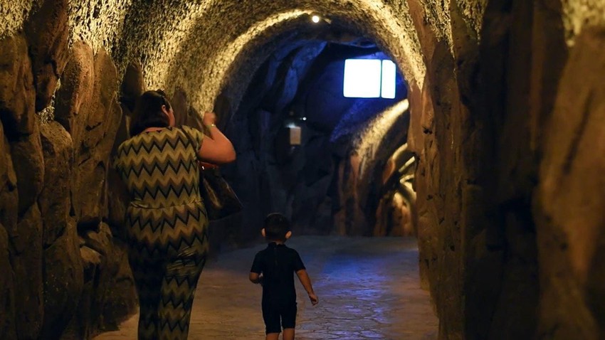 Türkiye'nin tatil cennetinde tartışma yaratan görüntü: Gizli tünel ortaya çıktı - Resim: 1