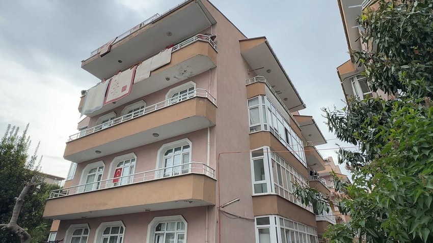 İstanbul'da kolonları alarm veren 4 katlı bina mühürlendi - Resim: 1