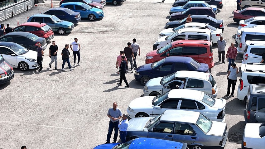 İkinci el araç piyası çıkmaza girdi: Alacak alamıyor, satacak satamıyor - Resim: 4