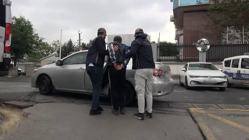 İstanbul'da İsrail Konsolosluğu önünde silahlı, kılıçlı saldırgan alarmı - Resim: 2