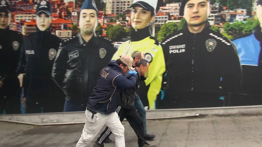 İstanbul'da İsrail Konsolosluğu önünde silahlı, kılıçlı saldırgan alarmı - Resim: 1