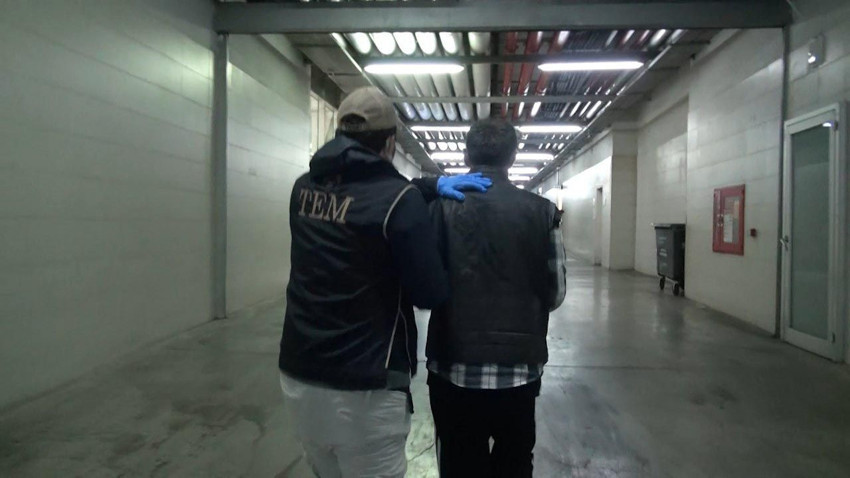 İstanbul'da İsrail Konsolosluğu önünde silahlı, kılıçlı saldırgan alarmı - Resim: 4