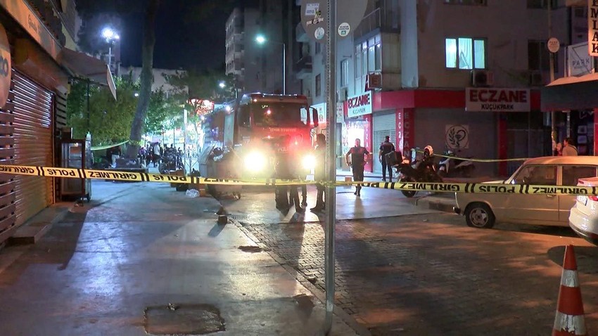 İzmir'de apartmanda patlama: Yaralılar var - Resim: 2