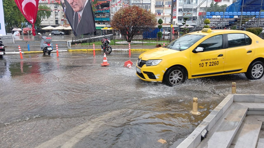 Bandırma'da metrekareye tam 70 kg yağış düştü her yer göle döndü - Resim: 2