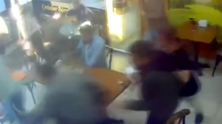 Deprem oluyor diye sokağa fırladılar! Gerçeği öğrenen kendi haline güldü - Resim: 1