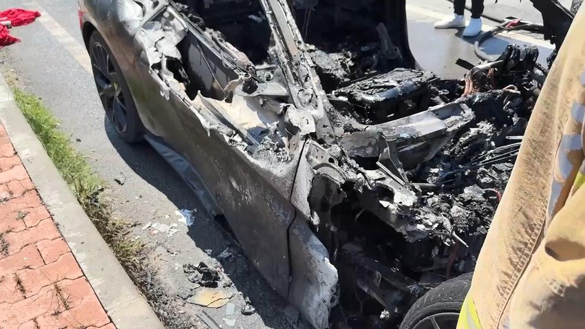 20 milyon liralık lüks otomobil alev alev yandı! Aracın sahibi tanıdık çıktı - Resim: 2